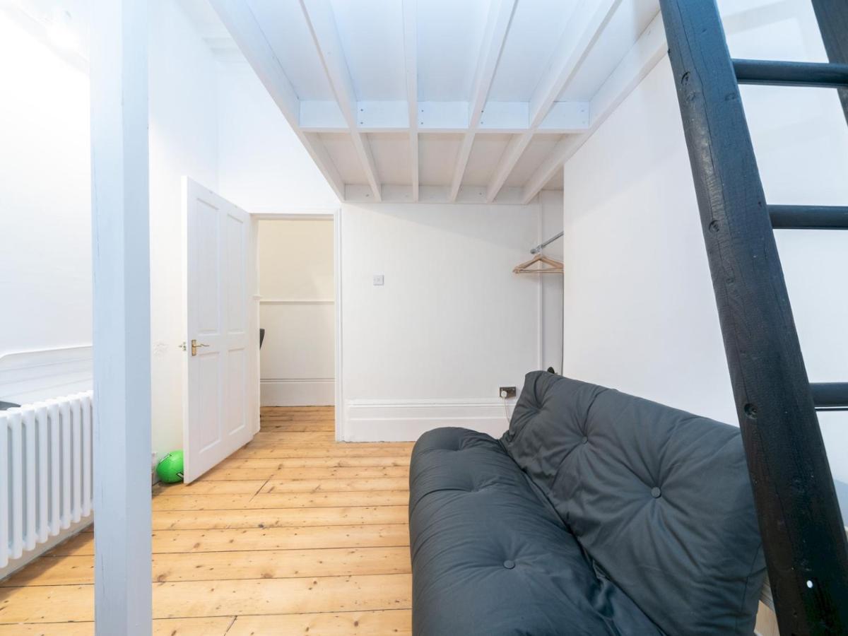 לונדון Pass The Keys Rustic And Quirky Flat In Charming Charlton Village מראה חיצוני תמונה