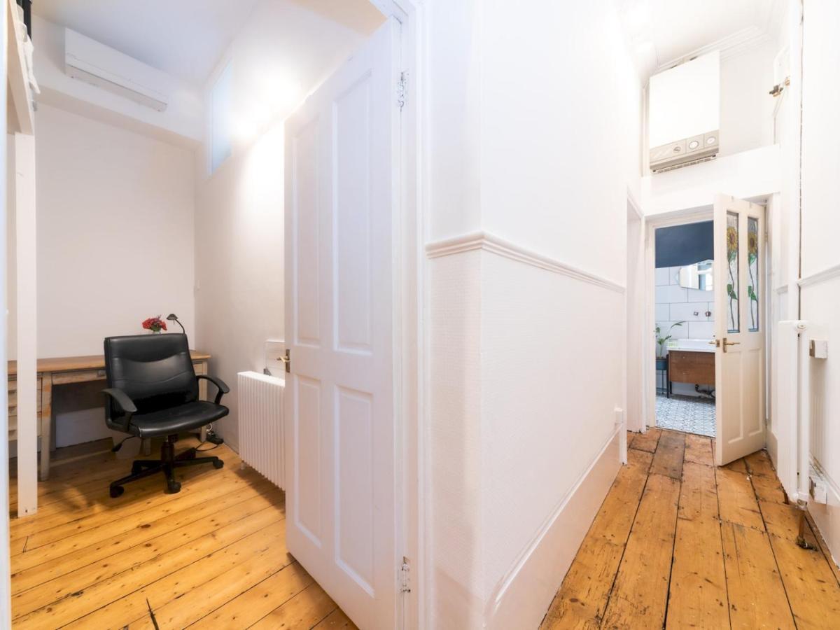 לונדון Pass The Keys Rustic And Quirky Flat In Charming Charlton Village מראה חיצוני תמונה