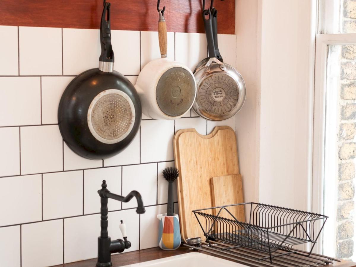 לונדון Pass The Keys Rustic And Quirky Flat In Charming Charlton Village מראה חיצוני תמונה