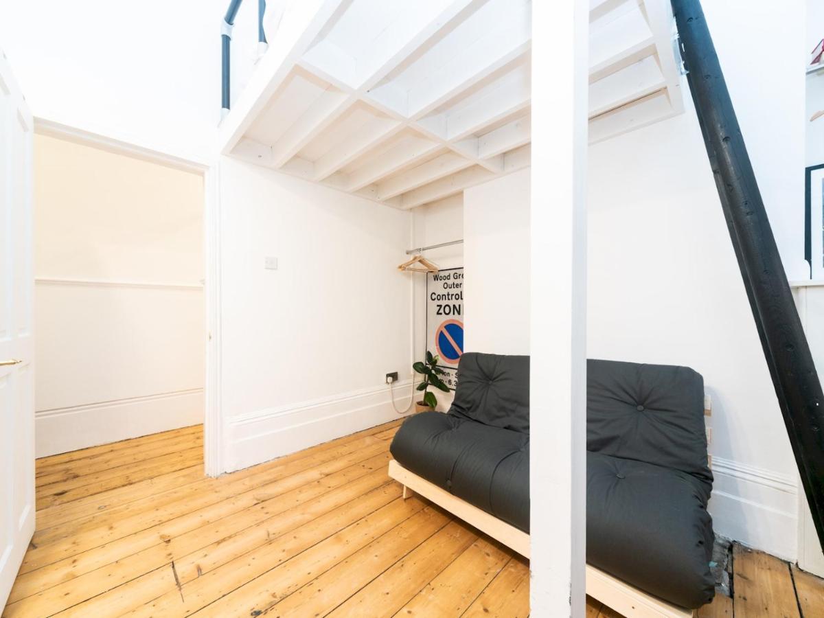 לונדון Pass The Keys Rustic And Quirky Flat In Charming Charlton Village מראה חיצוני תמונה