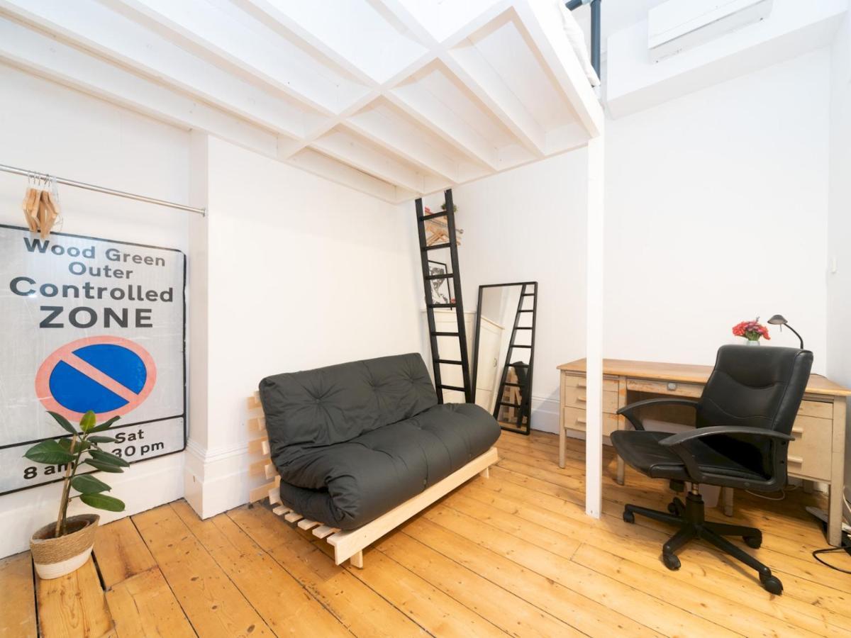לונדון Pass The Keys Rustic And Quirky Flat In Charming Charlton Village מראה חיצוני תמונה