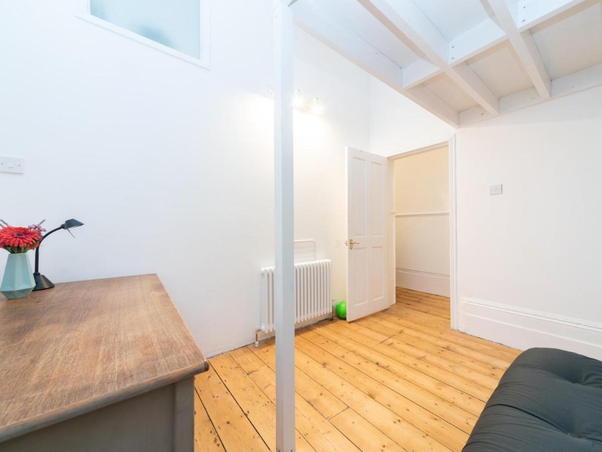 לונדון Pass The Keys Rustic And Quirky Flat In Charming Charlton Village מראה חיצוני תמונה